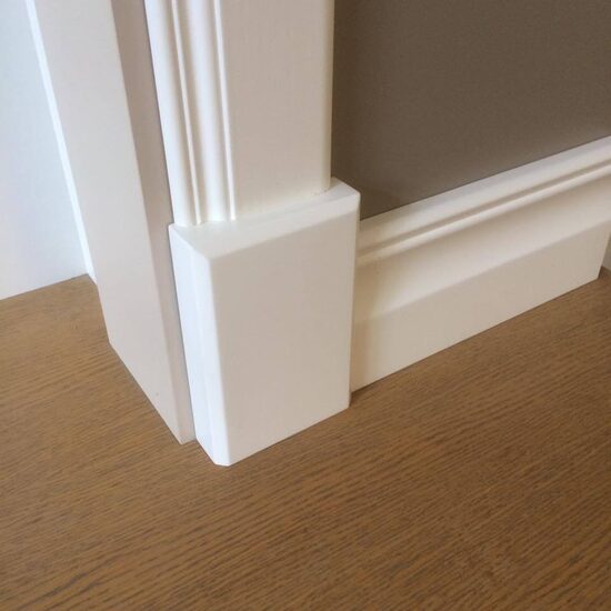 Apvadų cokoliai ir rozetės